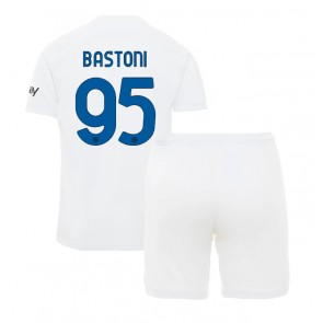 Inter Milan Alessandro Bastoni #95 Replika Babytøj Udebanesæt Børn 2023-24 Kortærmet (+ Korte bukser)